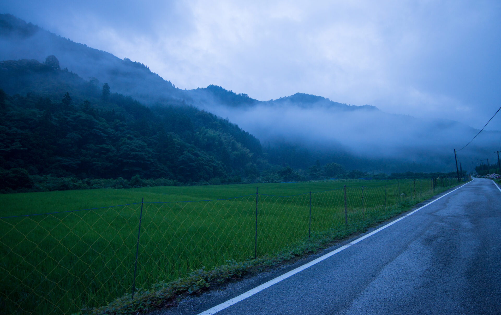 山々に囲まれた高知県安芸市畑山の風景